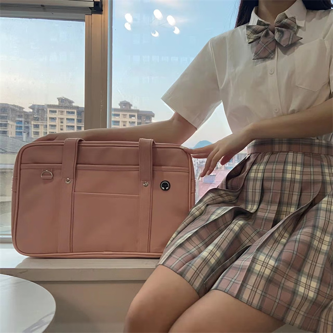 スクールバッグ 高校生・中学生 合成皮革製 イヤホン穴付き 大容量 A4対応 男女兼用 4カラー 通学バッグ 7